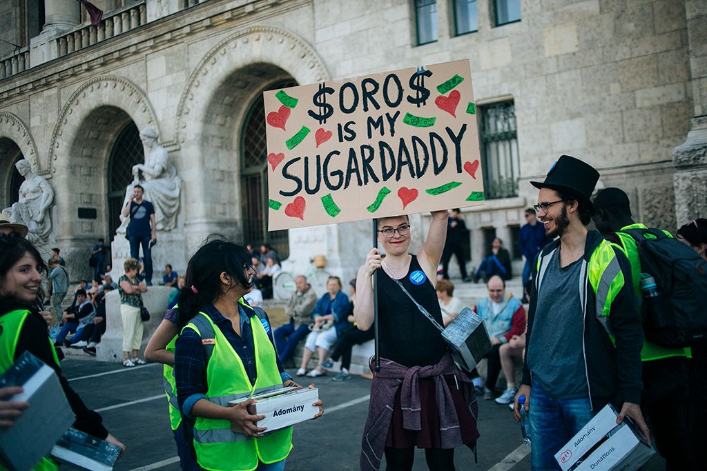 Nem maradunk csendben és az Oktatási Szabadságot Facebook-csoport Nem adjuk a jövőnk, itt maradunk! címmel megrendezett kormányellenes tüntetés Fotó: Horváth Péter Gyula