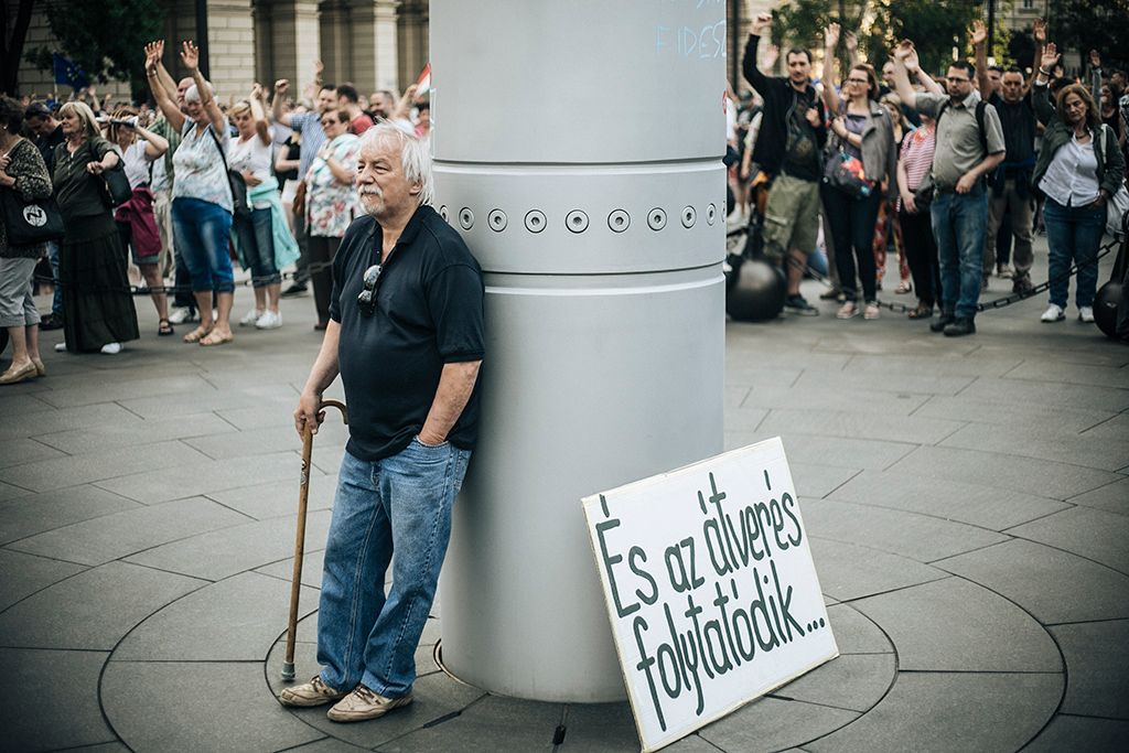 Résztvevők a 3.0 Mi vagyunk a többség - Tüntetés a demokráciáért! címmel meghirdetett demonstráción Budapesten, a Kossuth Lajos téren 2018. május 9-én. Fotó: Horváth Péter Gyula