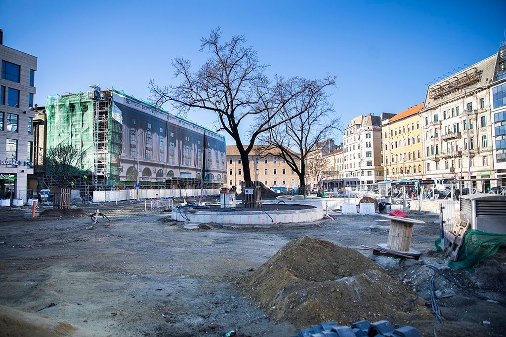 Áll a munka a feltúrt Blaha Lujza téren 5-HPGy