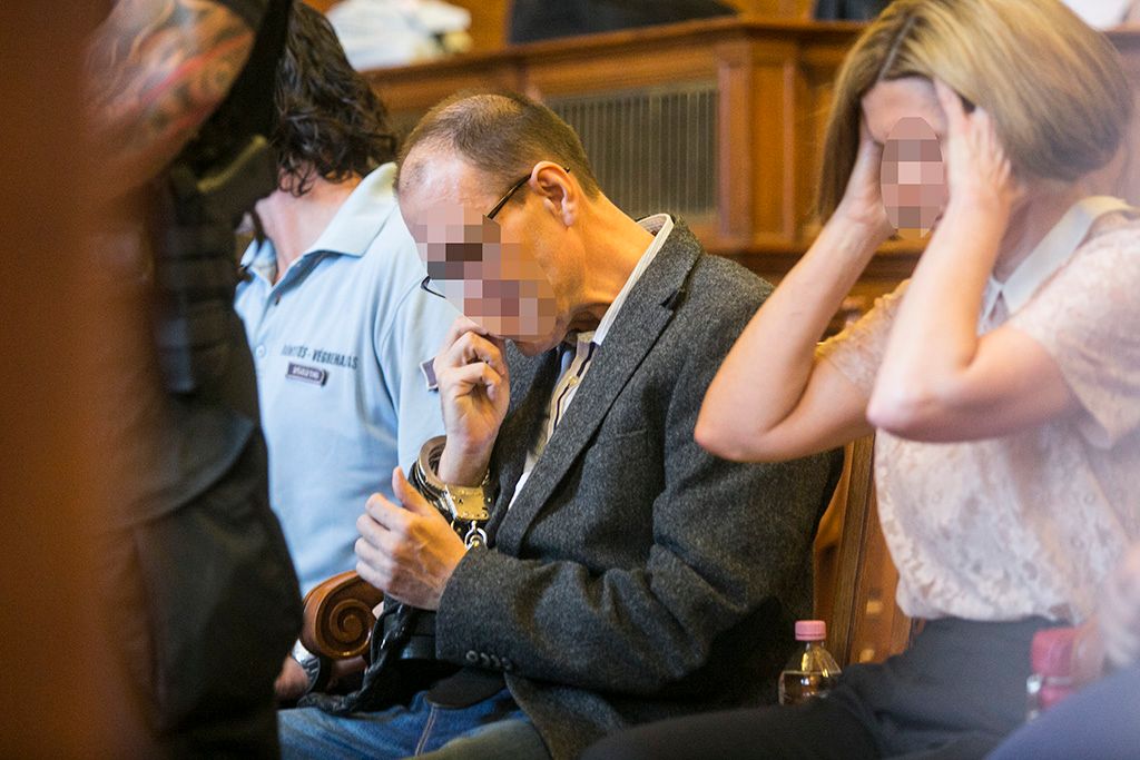 Quaestor - Megkezdődött az ügy tárgyalása a Fővárosi Törvényszéken. Tarsoly Csaba a tárgyalóteremben az ellene és társai ellen indított büntetőper tárgyalásán a Fővárosi Törvényszéken 2016. július 12-én. Az ügyészség öt vádpontban 5458 rendbeli csalást és sikkasztást ró a vádlottak terhére. A Tarsoly Csabát érintő cselekmények száma a vád szerint 753 rendbeli. Fotó: Horváth Péter Gyula