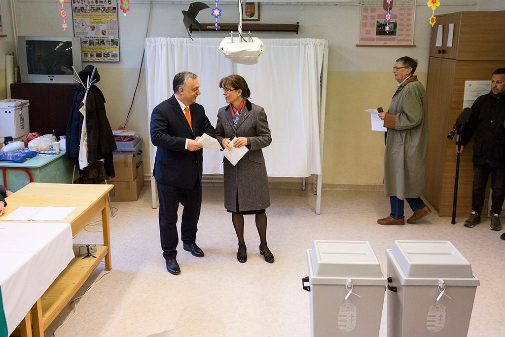 Már reggel elment szavazni Orbán Viktor miniszterelnök és felesége, Lévai Anikó. Fotó: Horváth Péter Gyula