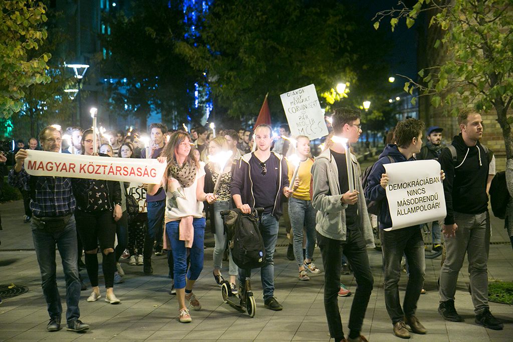 Fáklyás felvonulás a Corvinus Egyetemért - demonstráció a Lehet Más a Jövő szervezésében Fotó: Horváth Péter Gyula