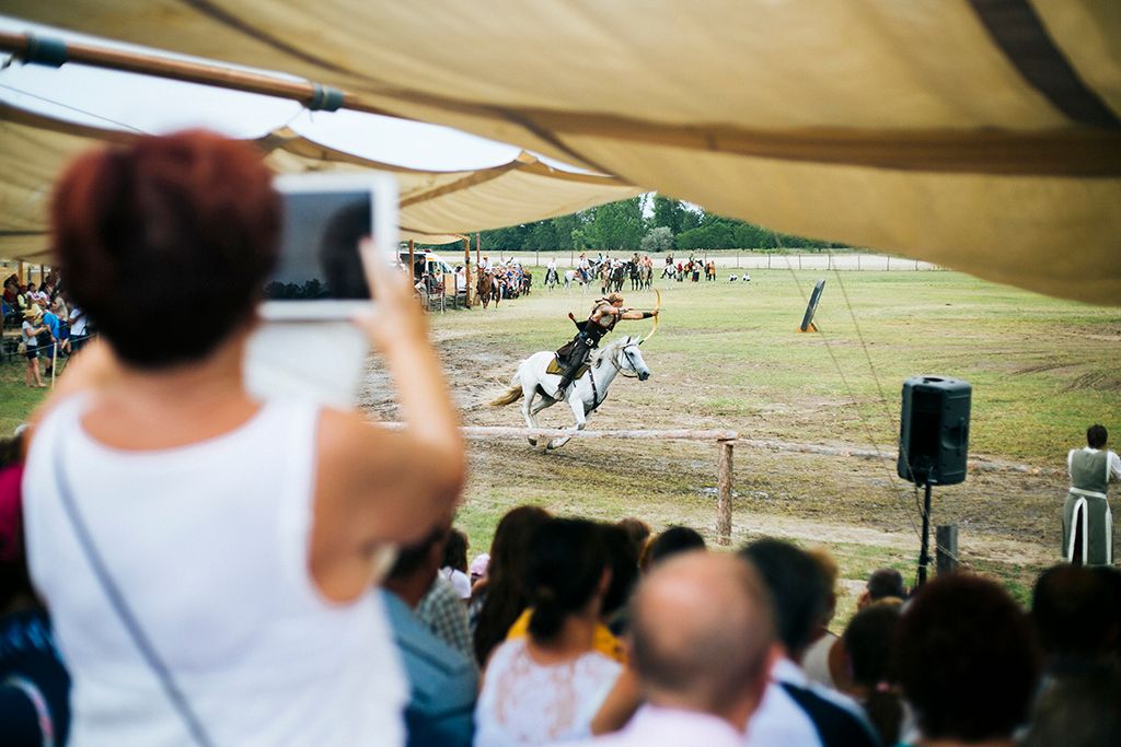 Magyar Törzsi Gyűlés ( Kurultáj ) Bugacon 2018. augusztus 10-én. Európa legnagyobb hagyományőrző rendezvényén csaknem négyszáz hagyományőrző csoport mutatkozik be augusztus 10-től 12-ig. Fotó: Horváth Péter Gyula