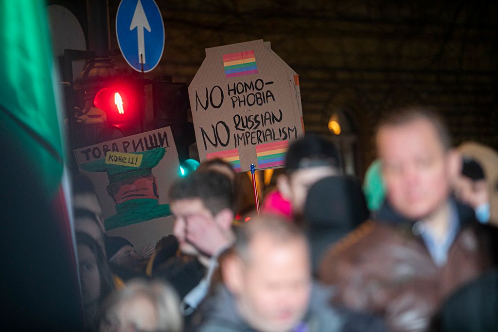 Az orosz nagykövetség előtt tüntetnek Putyin ellen és Ukrajna mellett 14-HPGy