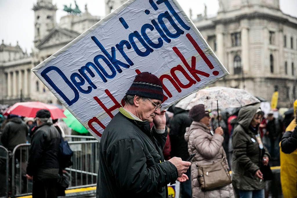 Parlament előtt tüntettek a tanárok 2016.02.13. foto:Horváth Péter Gyula