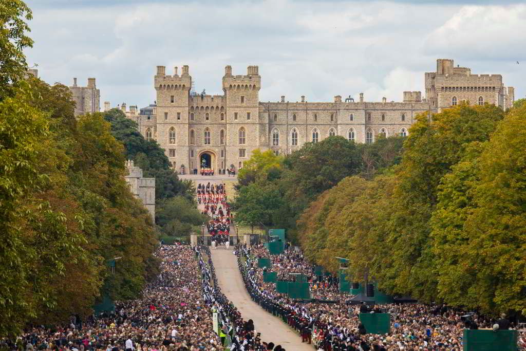 II. Erzsébet néhai brit uralkodó koporsója megérkezik a windsori kastélyhoz -- MTI