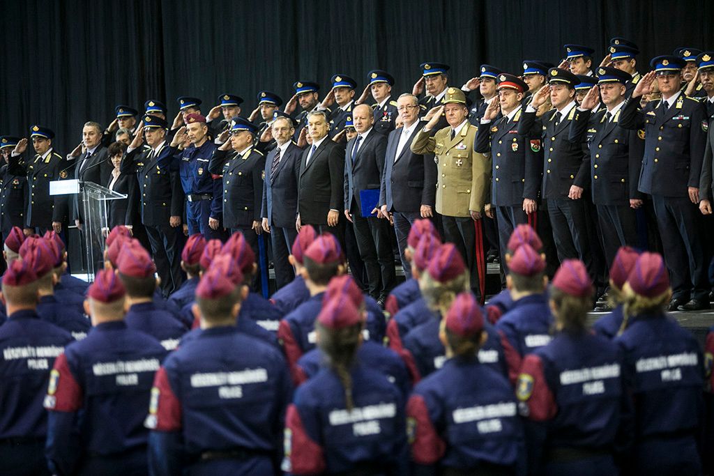 A határvadászképzés második és harmadik ütemében kinevezett tiszthelyettesek az ünnepélyes eskütételen a budapesti Hungexpón Fotó: Horváth Péter Gyula