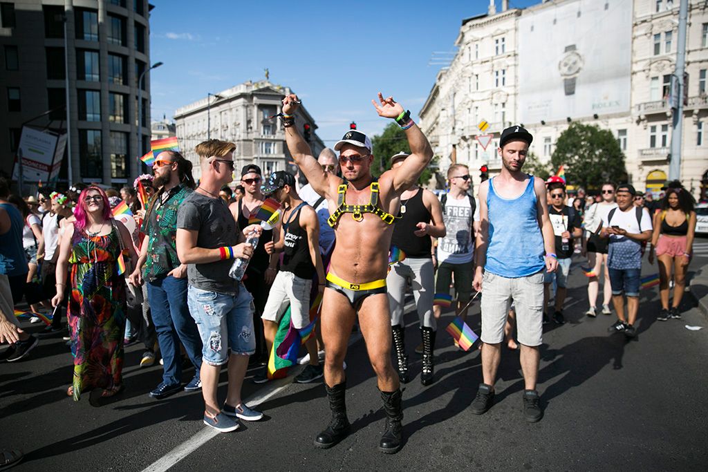 Az LMBTQ-közösség (leszbikus, meleg, biszexuális, transznemű és queer emberek) fesztiválja, a 22. Budapest Pride felvonulásának résztvevői Fotó: Horváth Péter Gyula