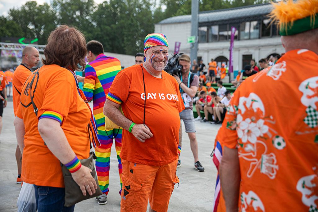 Bulival hangoltak a holland szurkolók az esti mérkőzésre 11-HPGy