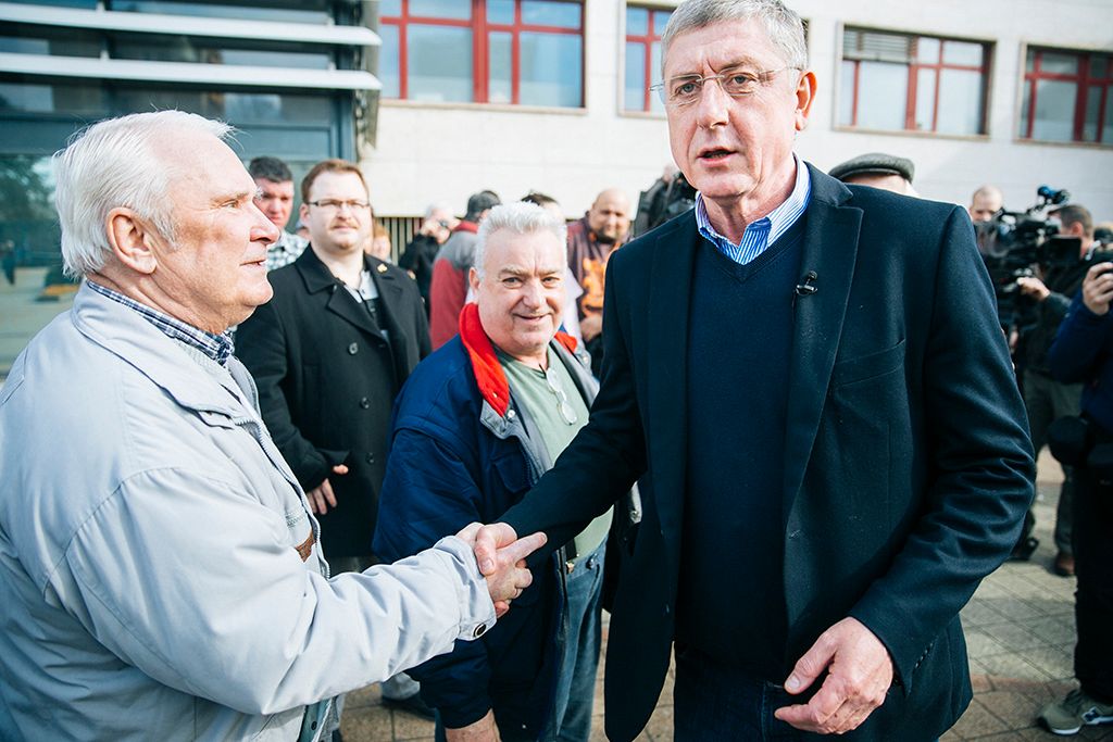 Gyurcsány Ferenc, a Demokratikus Koalíció elnöke, "Orbánnal nincs alku" elnevezésű választási kampány keretében országjárása huszonötödik állomásaként Csepelre látogatott,ahol utcafórumot tartott. Fotó: Horváth Péter Gyula