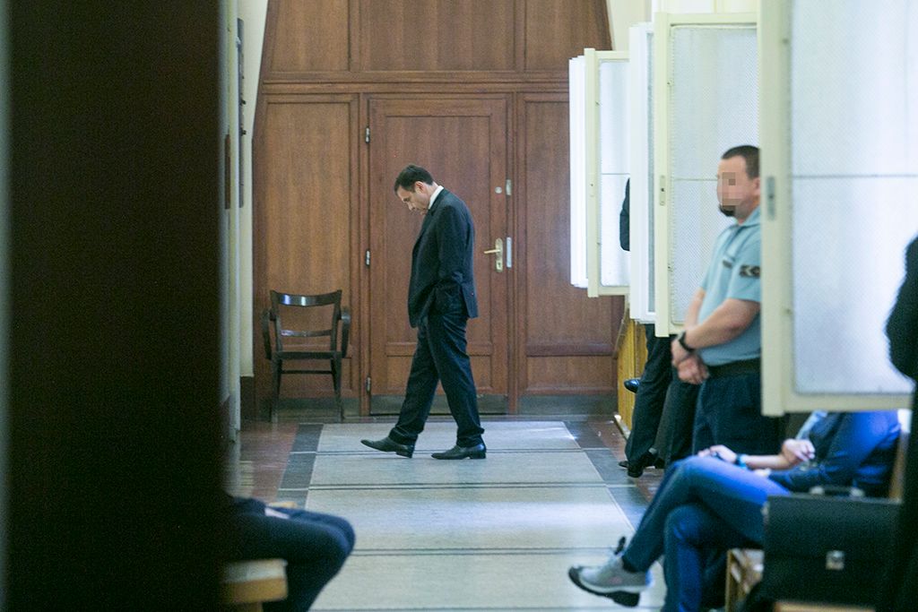 Gyárfás Tamás volt úszószövetségi elnök, médiavállalkozó tárgyalásán a Budai Központi Kerületi Bíróságon 2018. április 20-án. A bíróság lakhelyelhagyási tilalmat rendelt el a Fenyő János médiavállalkozó meggyilkolásának ügyében felbujtóként meggyanúsított Gyárfás ellen. Fotó: Horváth Péter Gyula
