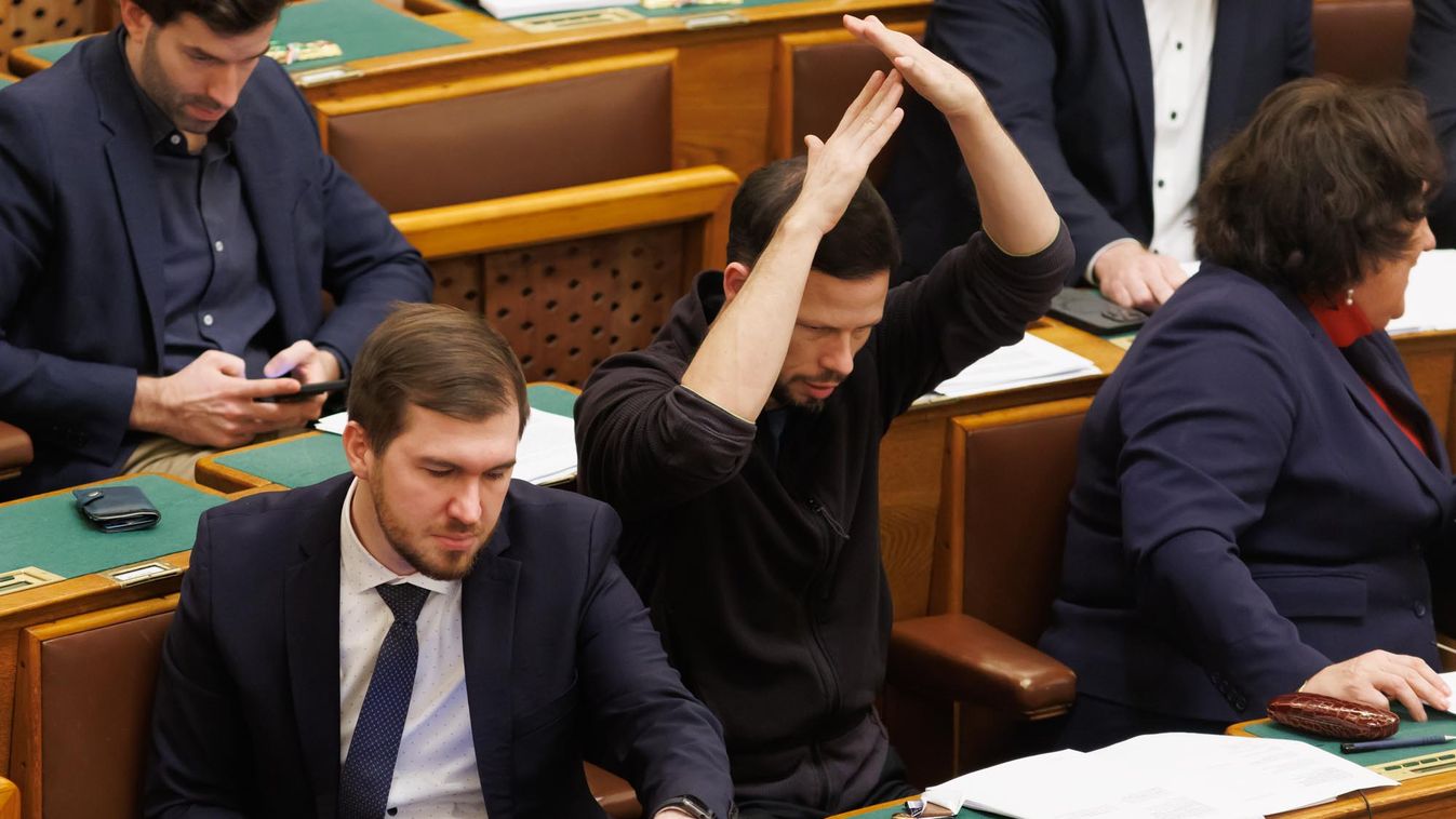 Hollik István: Nem fogunk engedni a brüsszeli önsorsrontó diktátumoknak