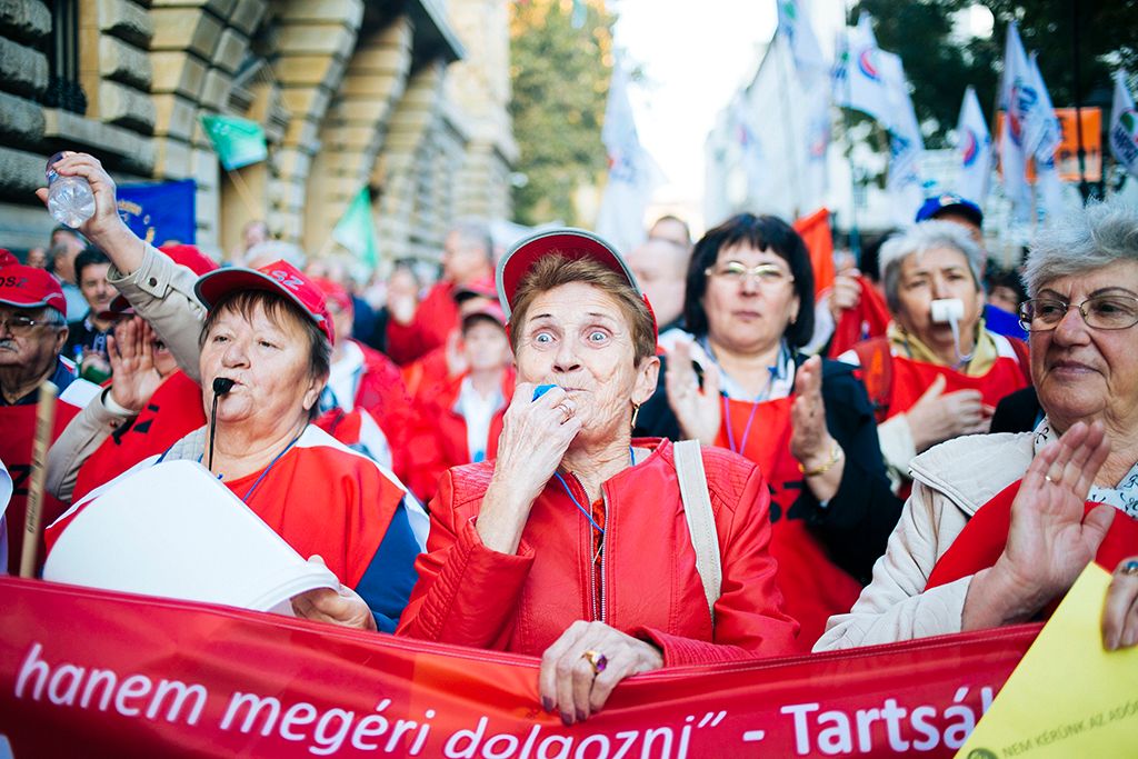 Szakszervezetek demonstrációja a Cafeteria visszaállításáért a Magyar Nemzeti Bank székháza előtt, a Szabadság téren 2018. november 6-án. Fotó: Horváth Péter Gyula / PS