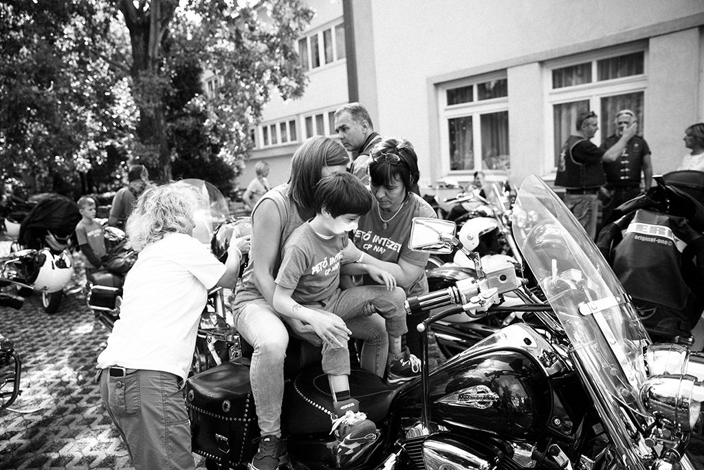 Résztvevők a Pető Intézet rendhagyó, motoros felvonulással egybekötött tanévnyitóján Fotó: Horváth Péter Gyula