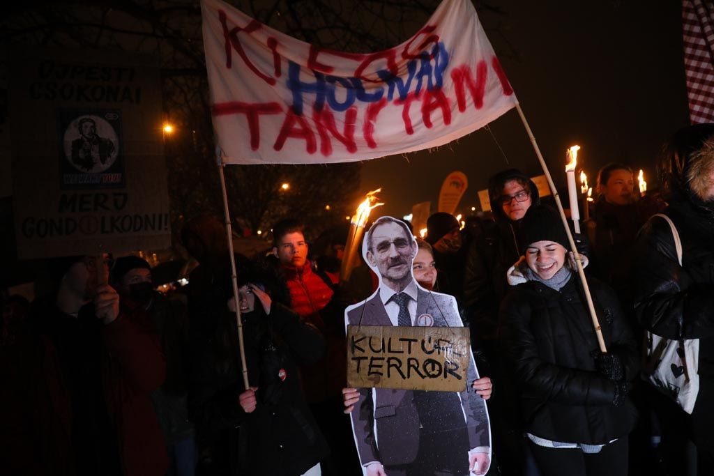tanár-diák tüntetés, MTVA, 20221209 -- fotó - Hatlaczki Balázs -61