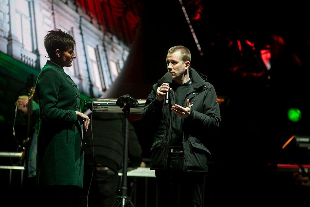 Ingyenes Ünnepi Koncert a Terror Háza Múzeum előtt Békés Márton előadása 1-HPGy