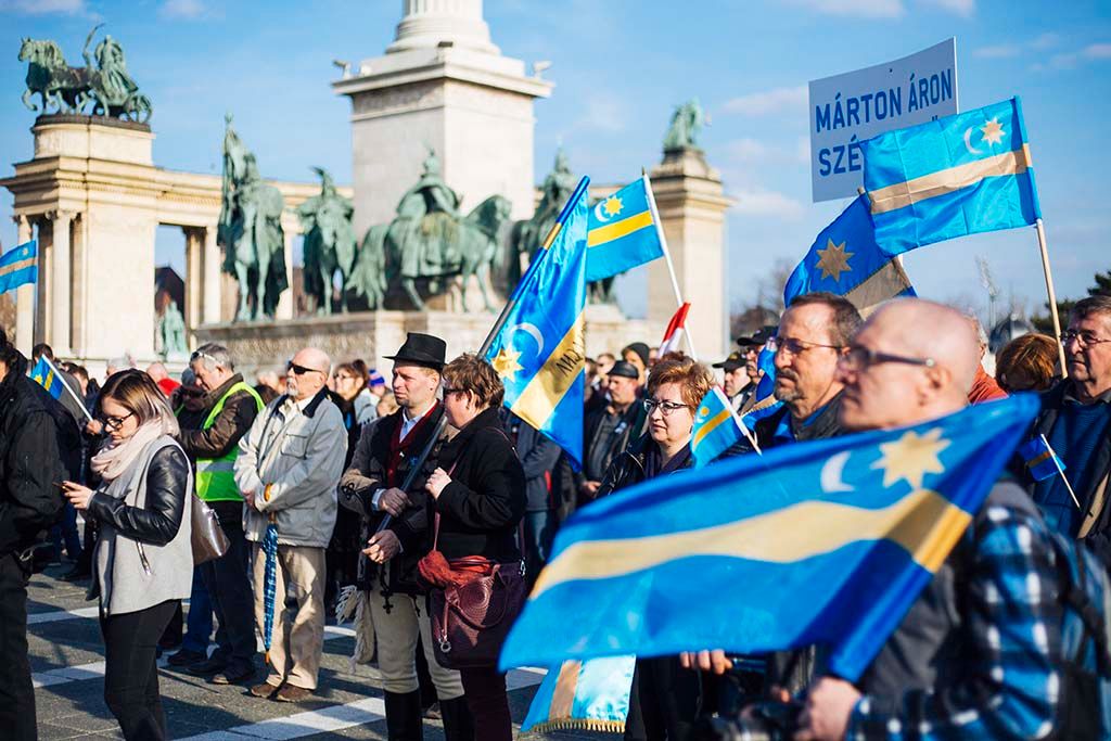 A székely szabadság napja alkalmából tartottak megemlékezést és tüntetés a Hősök terén. Beszédet mondott Pánczél Károly, Schiffer András  és György-Mózes Árpád Fotó: Horváth Péter Gyula