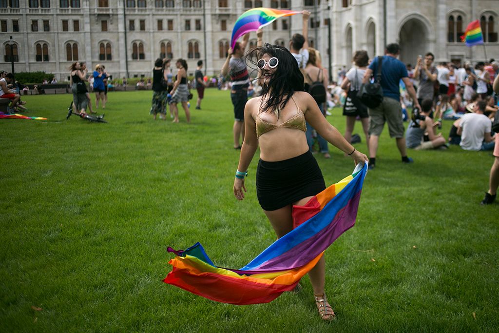 Az LMBTQ-közösség (leszbikus, meleg, biszexuális, transznemű és queer emberek) fesztiválja, a 22. Budapest Pride felvonulásának résztvevői Fotó: Horváth Péter Gyula