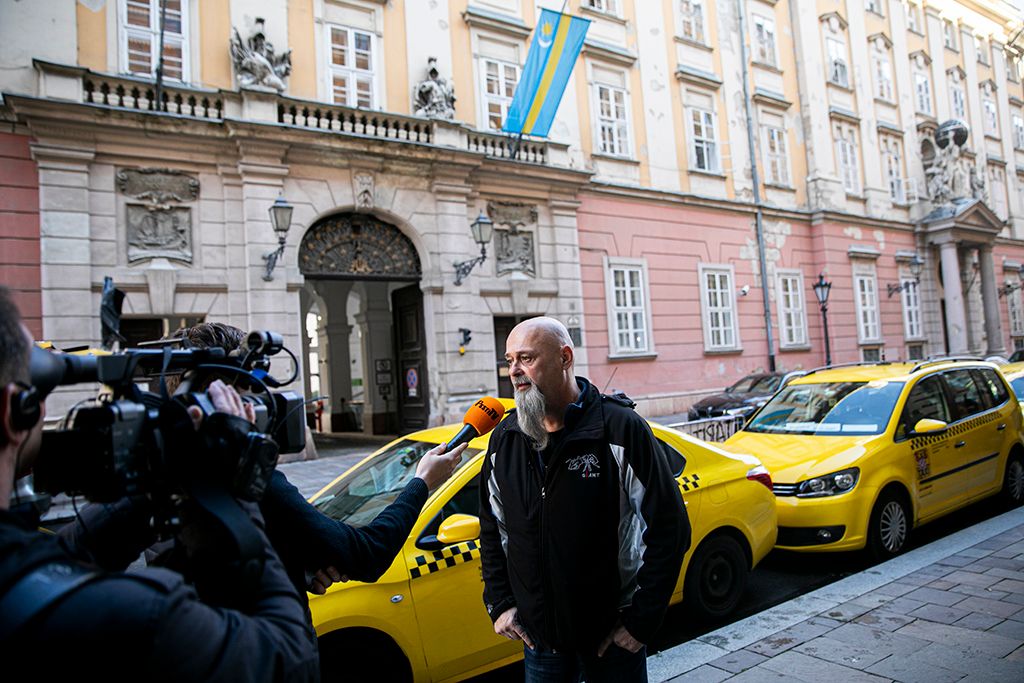 Horacsek Róbert a taxis demonstráción Budapesten a városháza előtt 1-HPGy
