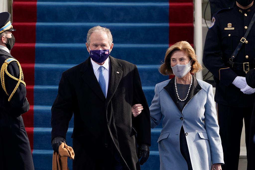 George W. Bush korábbi amerikai elnök (b) és felesége, Laura Bush Joe Biden megválasztott amerikai elnök beiktatási ünnepségén MTI/AP Pool/Patrick Semansky