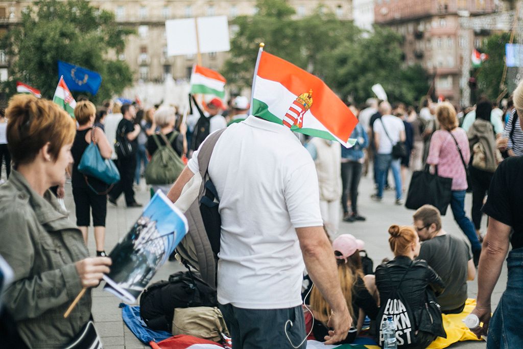 Résztvevők a 3.0 Mi vagyunk a többség - Tüntetés a demokráciáért! címmel meghirdetett demonstráción Budapesten, a Kossuth Lajos téren 2018. május 9-én. Fotó: Horváth Péter Gyula