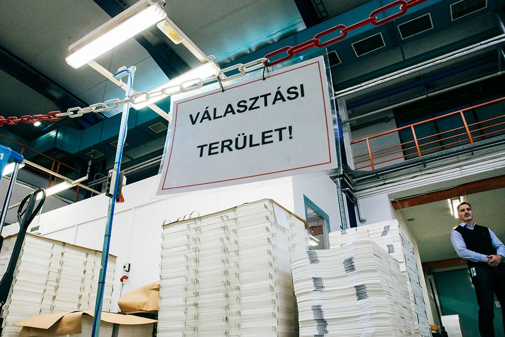 Már nyomtatják az április 8-ai országgyűlési választás szavazólapjait, a nyomtatás múlt héten szombaton kezdődött a ÁNY Biztonsági Nyomda kőbányai géptermeiben és a csomagolócsarnokába. Fotó: Horváth Péter Gyula