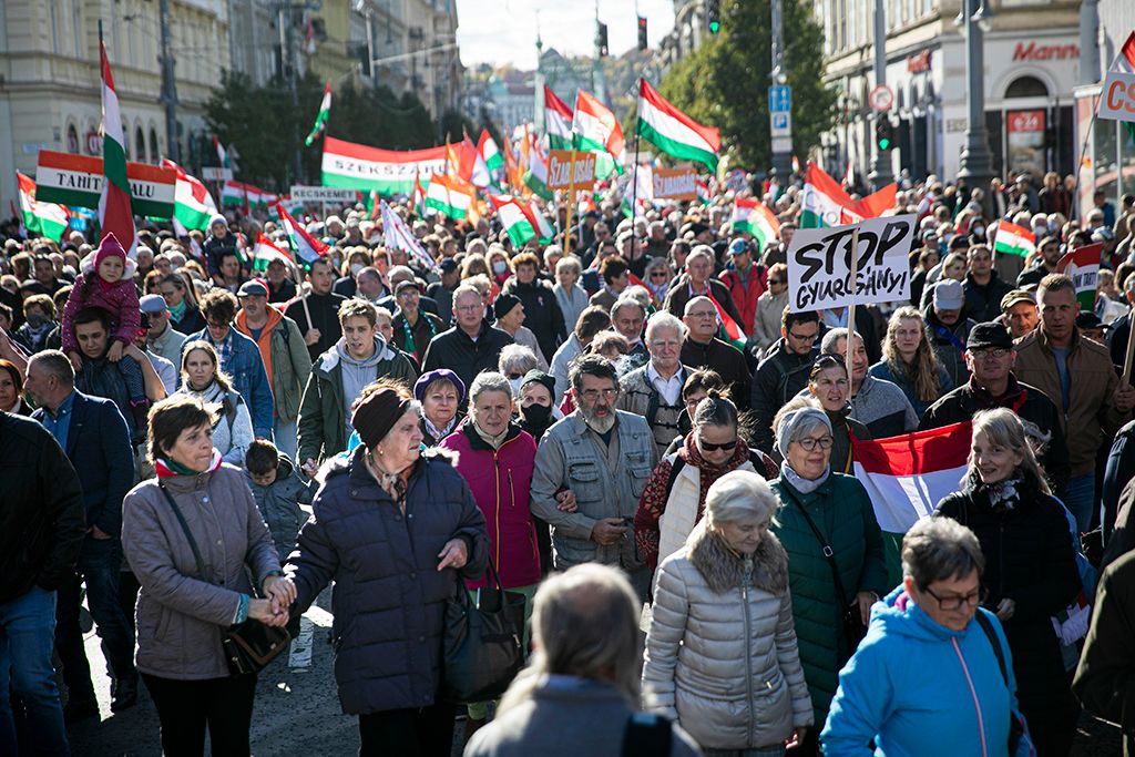 Hatalmas tömeg a Békemeneten 20-HPGy