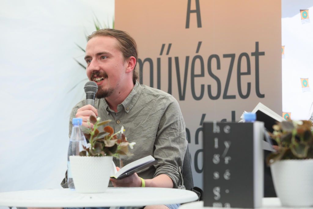 Tusványos 2023. Kertész Dávid felolvas - fotó - Hatlaczki Balázs -41