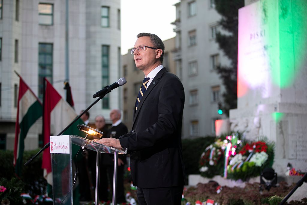 Ünnepi fáklyás felvonulás Budapesten 25-HPGy
