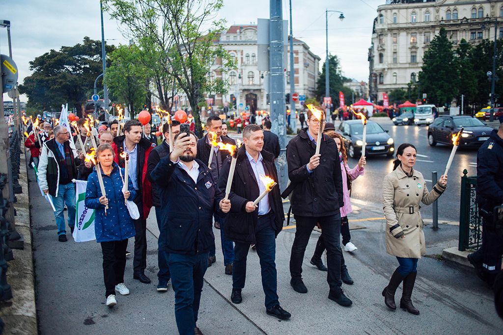 MSZP és a Párbeszéd fáklyás felvonulása 12-HPGy