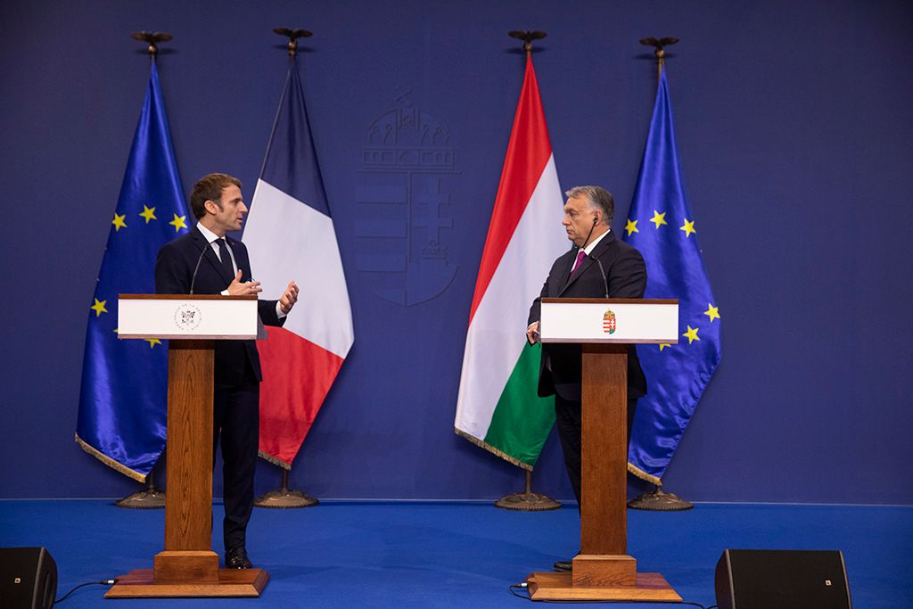 Orbán Viktor miniszterelnök és Emmanuel Macron francia köztársasági elnök a Karmelita kolostorban 4-HPGY