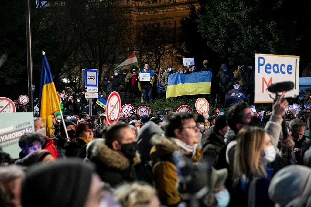 Putyin, takarodj! - Tüntetésorosz Nemzetközi Beruházási Banknál  15-HPGy
