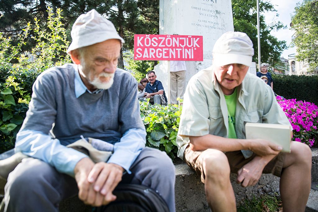 Vasárnap délután közösen tüntetett az MSZP, a DK és a Párbeszéd, az esemény apropója a Sargentini-jelentés, a három párt az esemény leírásában úgy fogalmazott "az európai Magyarországért a Sargentini-jelentést megszavazó összes ellenzéki párt" hirdetett tüntetést. Fotó: Horváth Péter Gyula