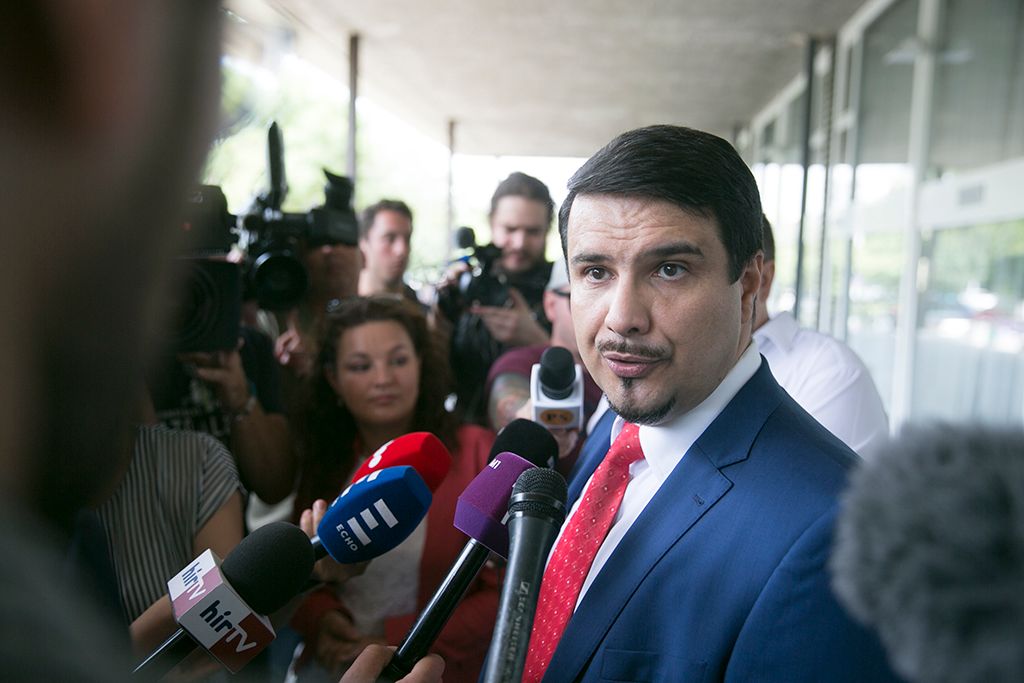 MSZP tagog érkeznek az Magyar Szocialista Párt tisztújító kongresszusára a Villányi úti konferenciaközpontba. Fotó: Horváth Péter Gyula