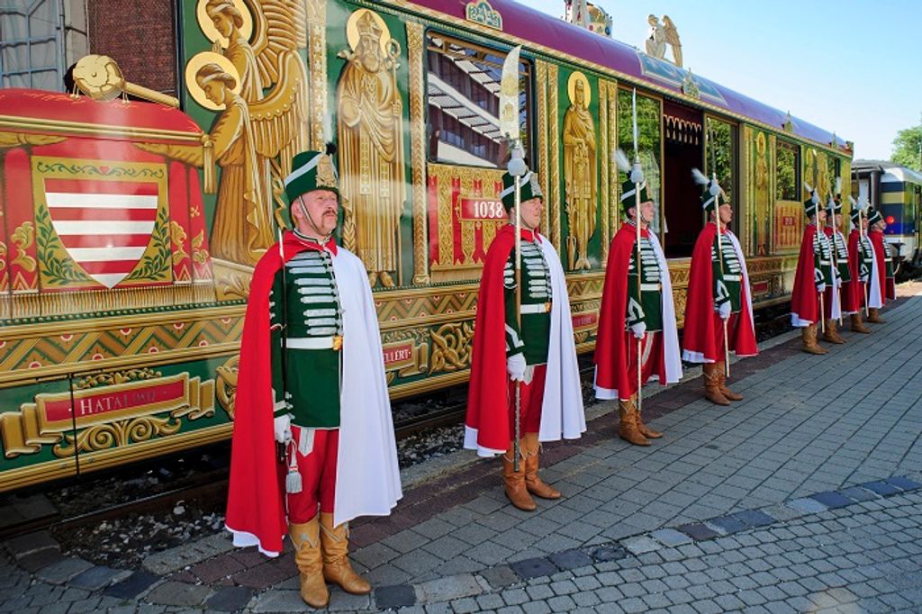 Augusztus 20. - Az egykori Aranyvonat újraépített Szent Jobb-