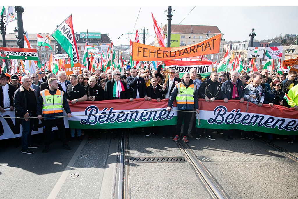 Hatalmas tömeg a Békemeneten 9-HPGy