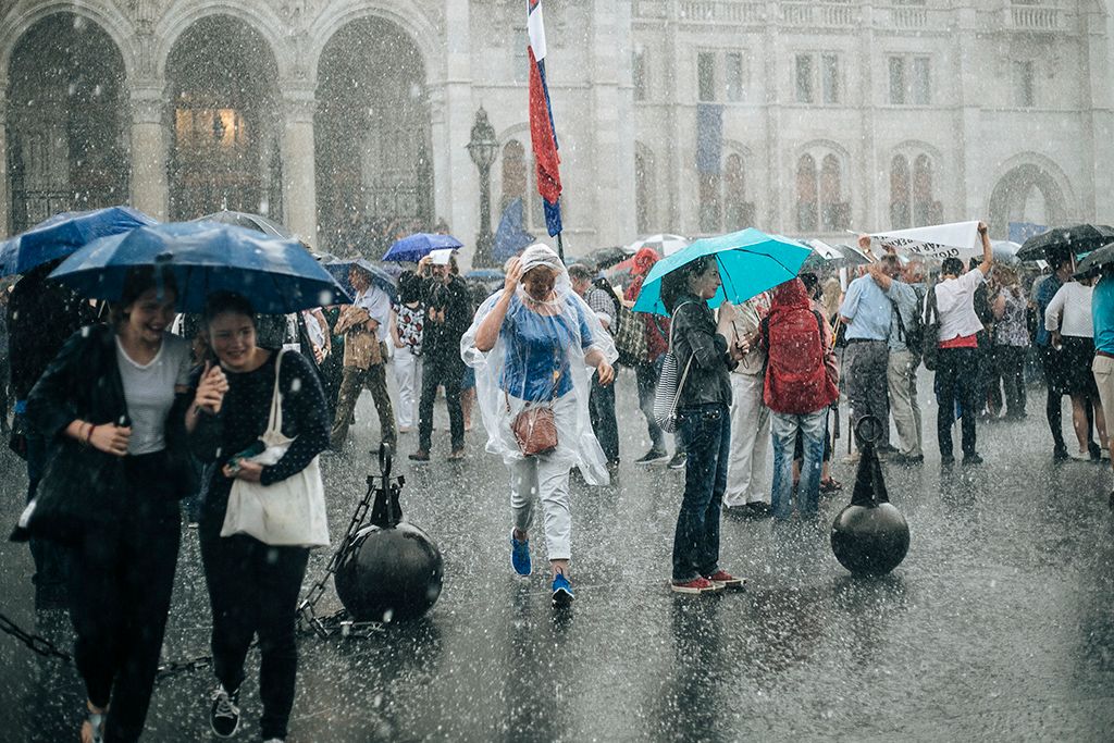Résztvevők a 3.0 Mi vagyunk a többség - Tüntetés a demokráciáért! címmel meghirdetett demonstráción Budapesten, a Kossuth Lajos téren 2018. május 9-én. Fotó: Horváth Péter Gyula