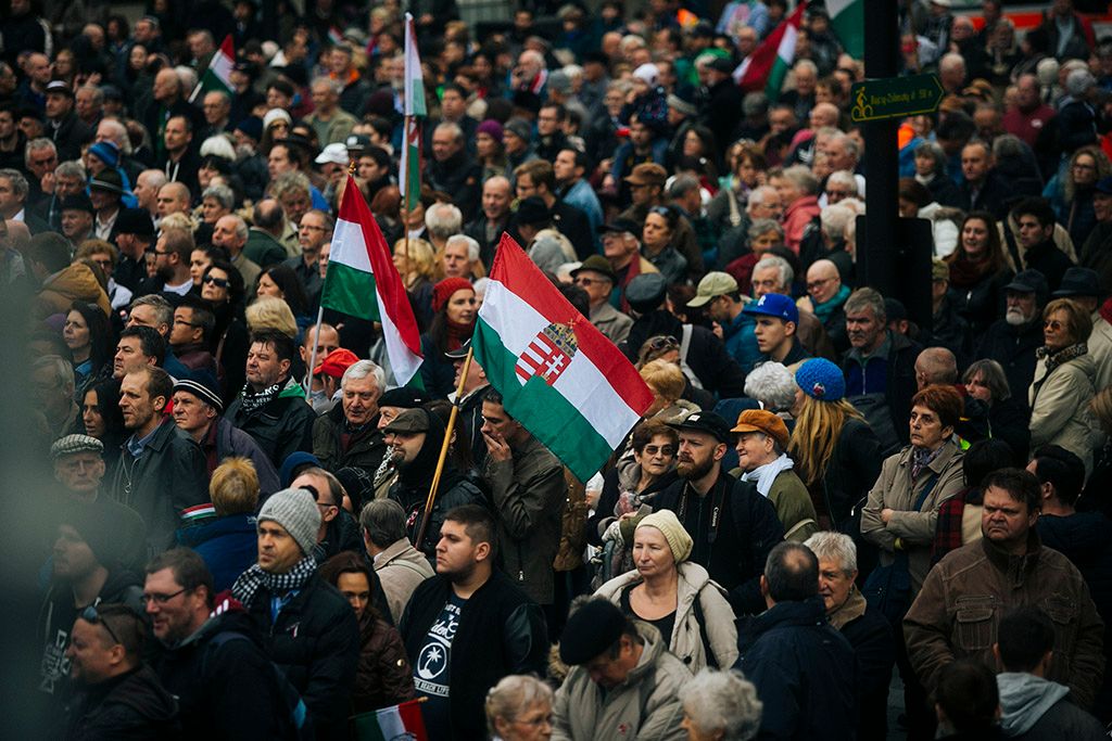 Budapest, 2016. október 23. Orbán Viktor miniszterelnök beszédet mond az 1956-os forradalom és szabadságharc 60. évfordulója alkalmából, 1956-2016 - A szabad Magyarországért! címmel tartott díszünnepségen az Országház előtti Kossuth Lajos téren 2016. október 23-án. Fotó: Horváth Péter Gyula