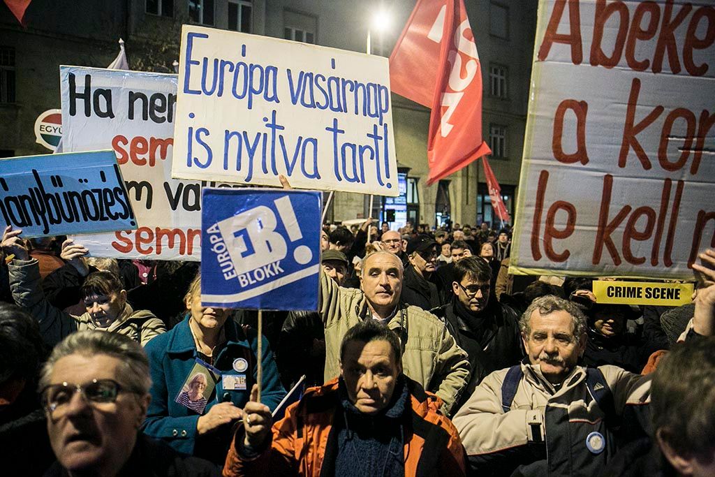 Tüntetést szerveztek az ellenzéki pártok a Nemzeti Választási Iroda székházánál történt incidens miatt 2016.02.23. Fotó:Horváth Péter Gyula