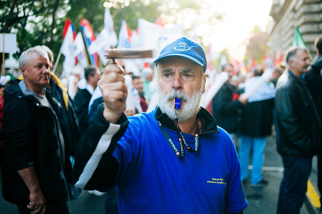 Szakszervezetek demonstrációja a Cafeteria visszaállításáért a Magyar Nemzeti Bank székháza előtt, a Szabadság téren 2018. november 6-án. Fotó: Horváth Péter Gyula / PS