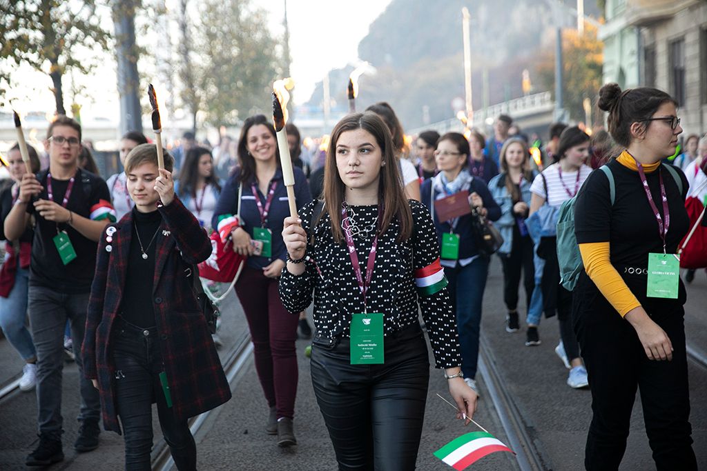 Ünnepi fáklyás felvonulás Budapesten 9-HPGy