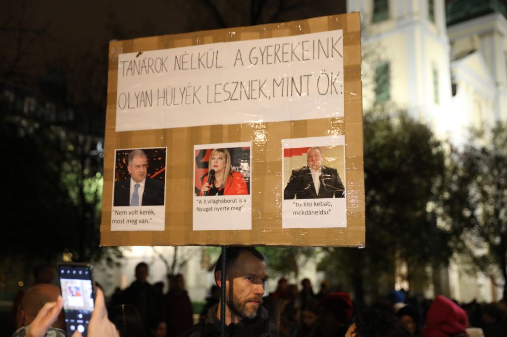 tüntetés, tanár, diak 20221118 -- fotó - Hatlaczki Balázs -- 1