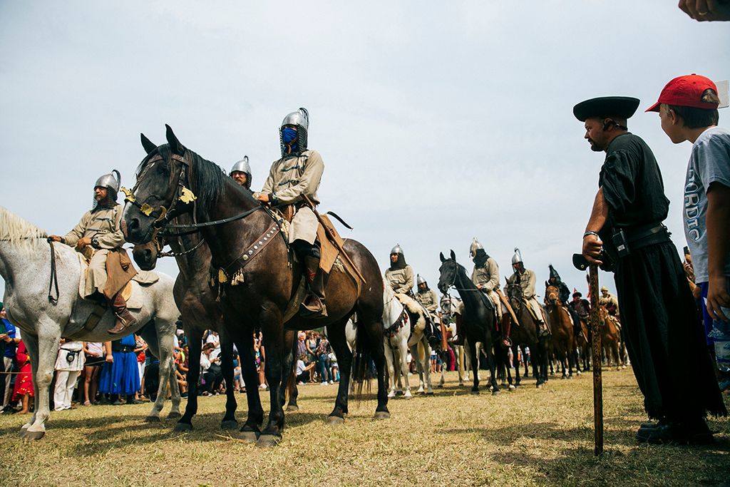 Magyar Törzsi Gyűlés ( Kurultáj ) Bugacon 2018. augusztus 10-én. Európa legnagyobb hagyományőrző rendezvényén csaknem négyszáz hagyományőrző csoport mutatkozik be augusztus 10-től 12-ig. Fotó: Horváth Péter Gyula