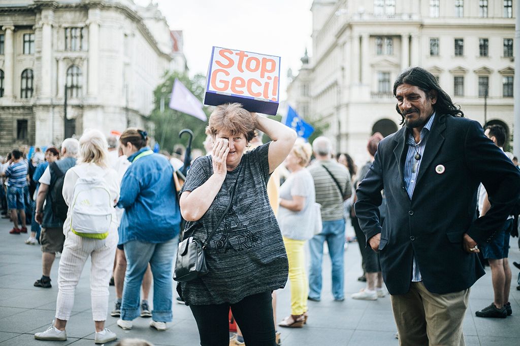 Résztvevők a 3.0 Mi vagyunk a többség - Tüntetés a demokráciáért! címmel meghirdetett demonstráción Budapesten, a Kossuth Lajos téren 2018. május 9-én. Fotó: Horváth Péter Gyula