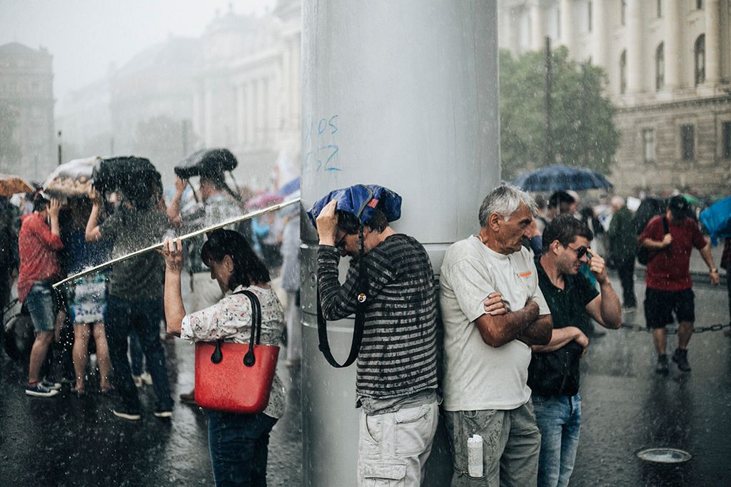 Résztvevők a 3.0 Mi vagyunk a többség - Tüntetés a demokráciáért! címmel meghirdetett demonstráción Budapesten, a Kossuth Lajos téren 2018. május 9-én. Fotó: Horváth Péter Gyula