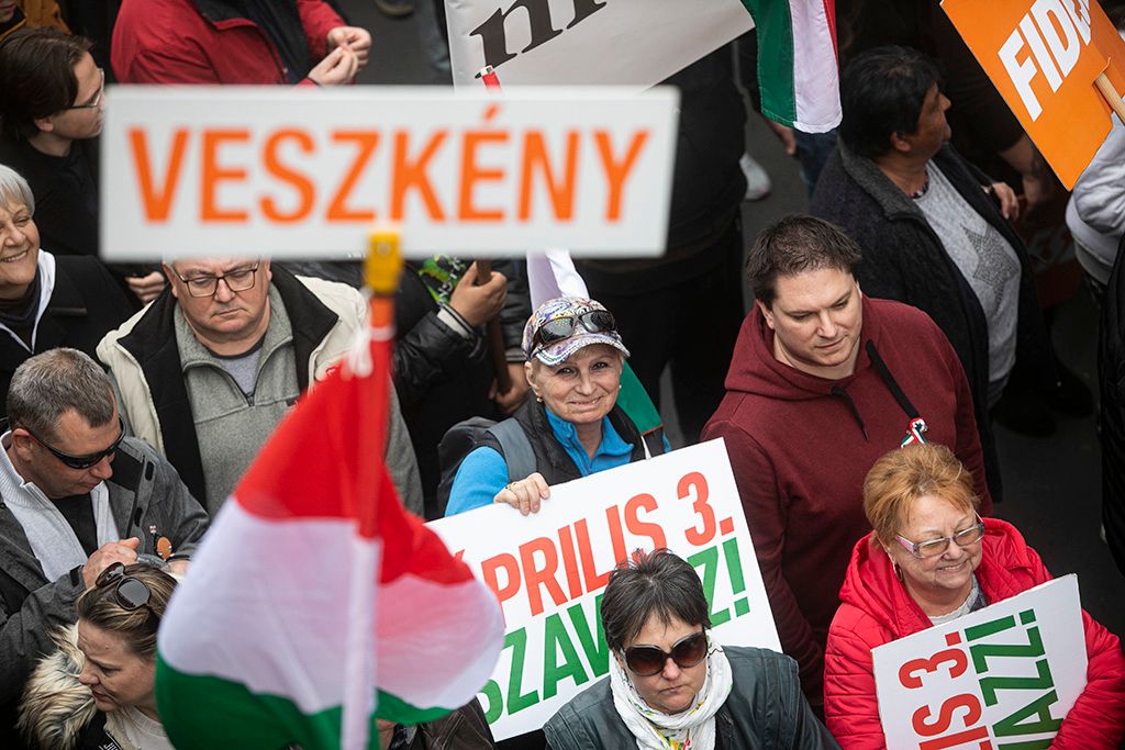 Hatalmas tömeg a Békemeneten 23-HPGy