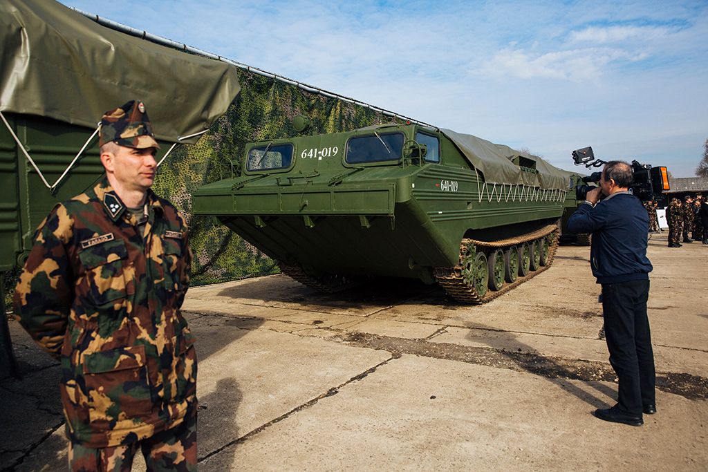 Kétmilliárd forintos beszerzés katasztrófavédelemre a Magyar Honvédség katasztrófavédelmi beavatkozási képességének fejlesztése érdekében, több mint kétmilliárd forint értékben beszerzett eszközök átadásán a Magyar Honvédség XVI. kerületi anyagellátó raktárbázisán Fotó: Horváth Péter Gyula
