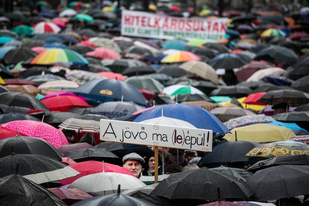Parlament előtt tüntettek a tanárok 2016.02.13. foto:Horváth Péter Gyula