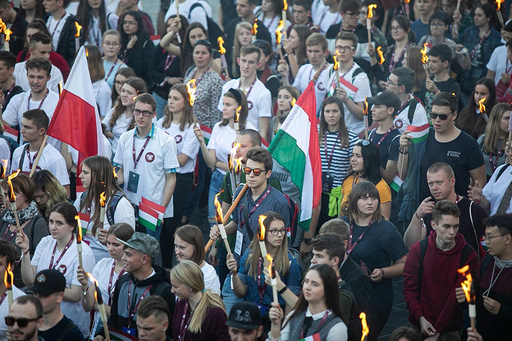 Ünnepi fáklyás felvonulás Budapesten 15-HPGy