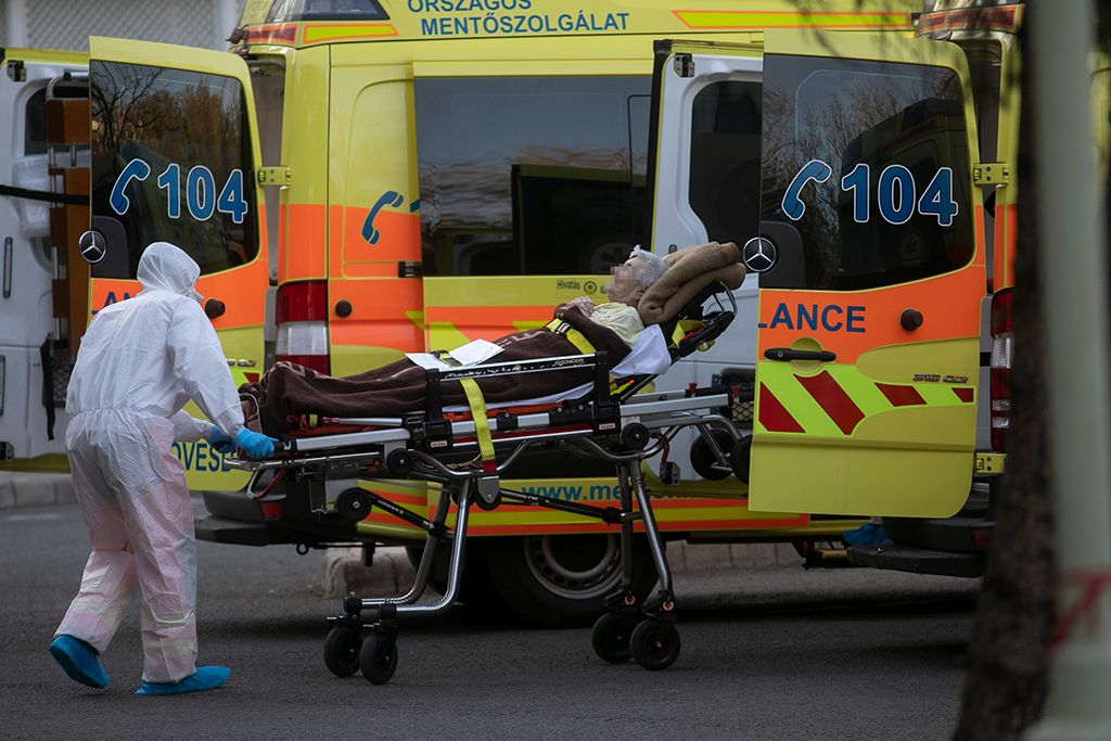 Koronavírus - Kórházba viszik a lakókat a Pesti úti idősotthonból 20-HPGy